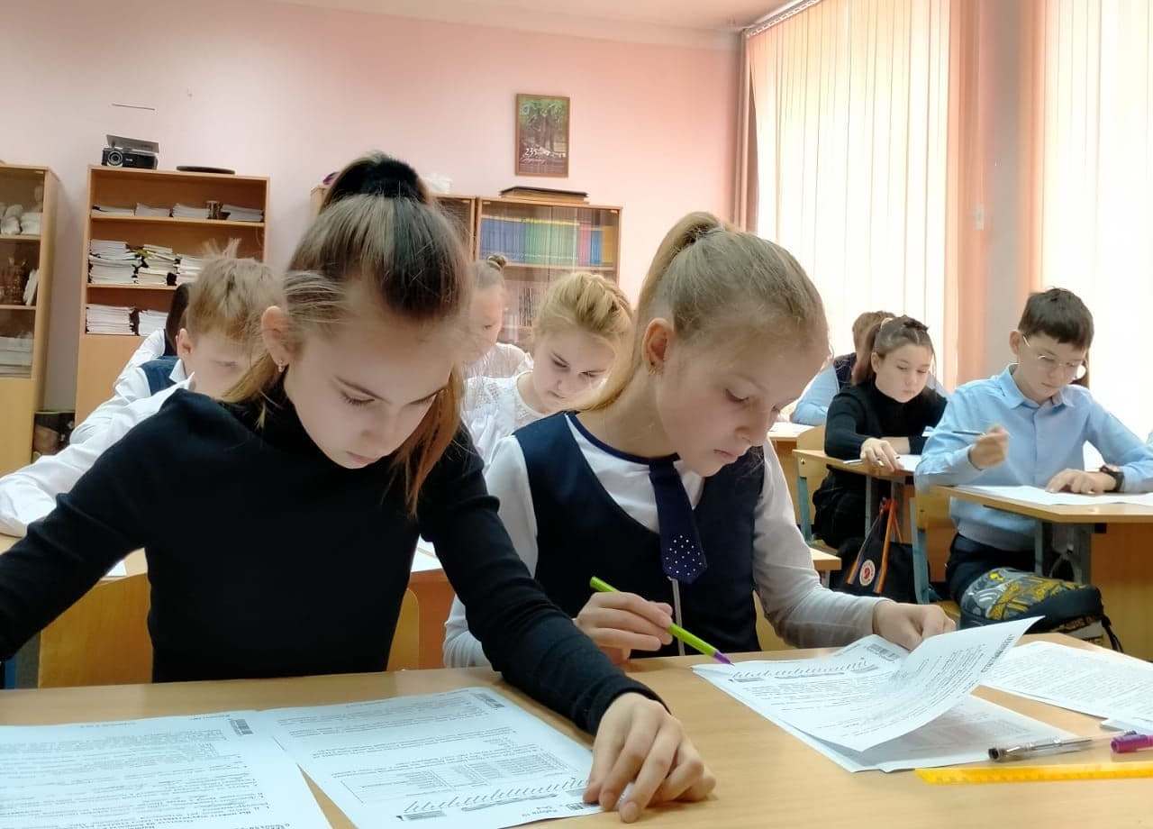 Почти 90 тысяч подмосковных школьников написали диагностические работы